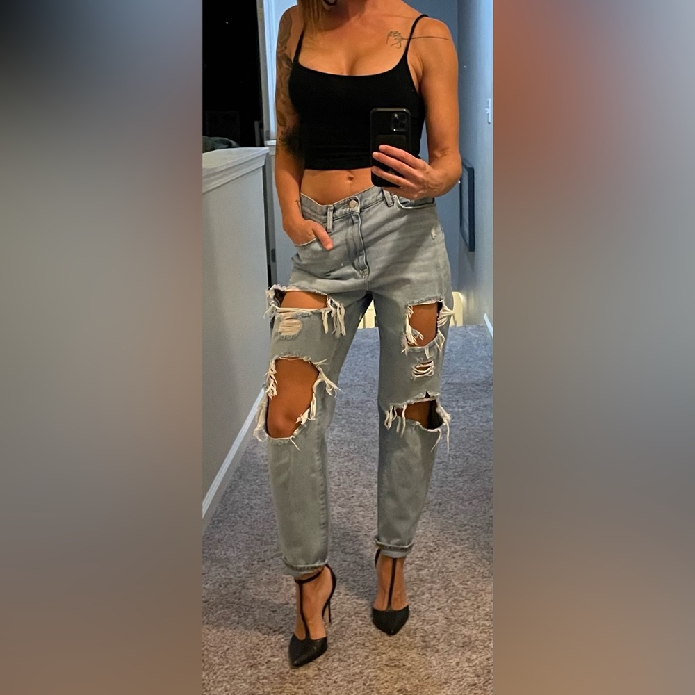 BDG (Urban Outfitters) mom jean. Size 26
